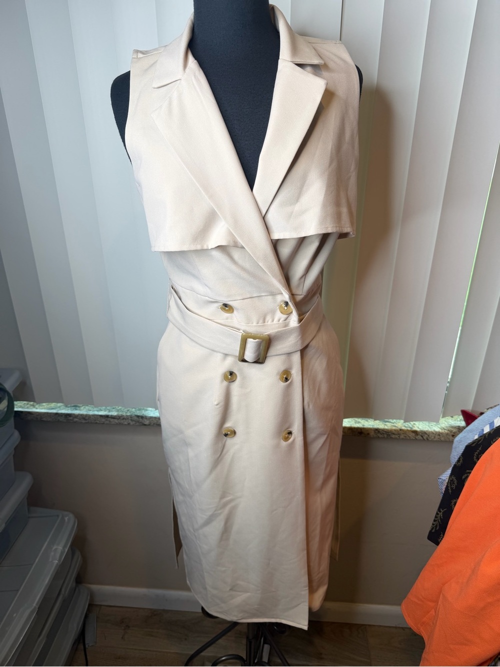 Gibsonlook Sleeveless Beige Minimalist Trench Dress with Belt Size Small